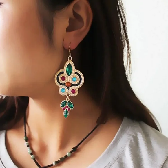 💮3/$30💮 Large Abstract Rhinestone Dangle Earrings - Picture 1 of 5